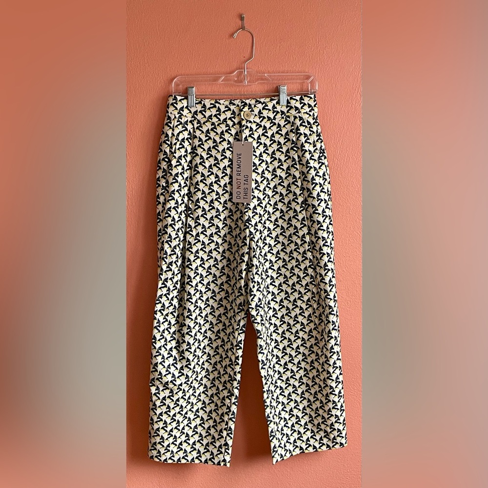 310 Mood Balloon Shape Pants. NWT